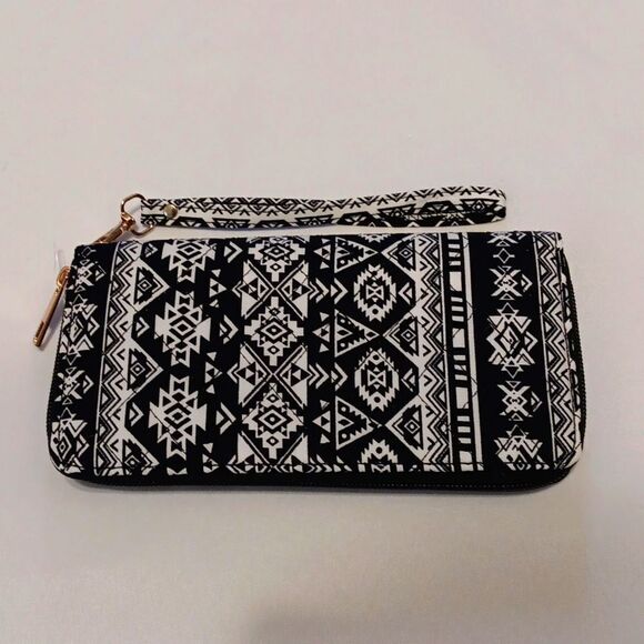 Quilted Wristlet Black and White New - Picture 1 of 6